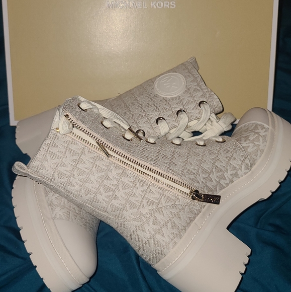 Michael Kors Bootie - Picture 14 of 16